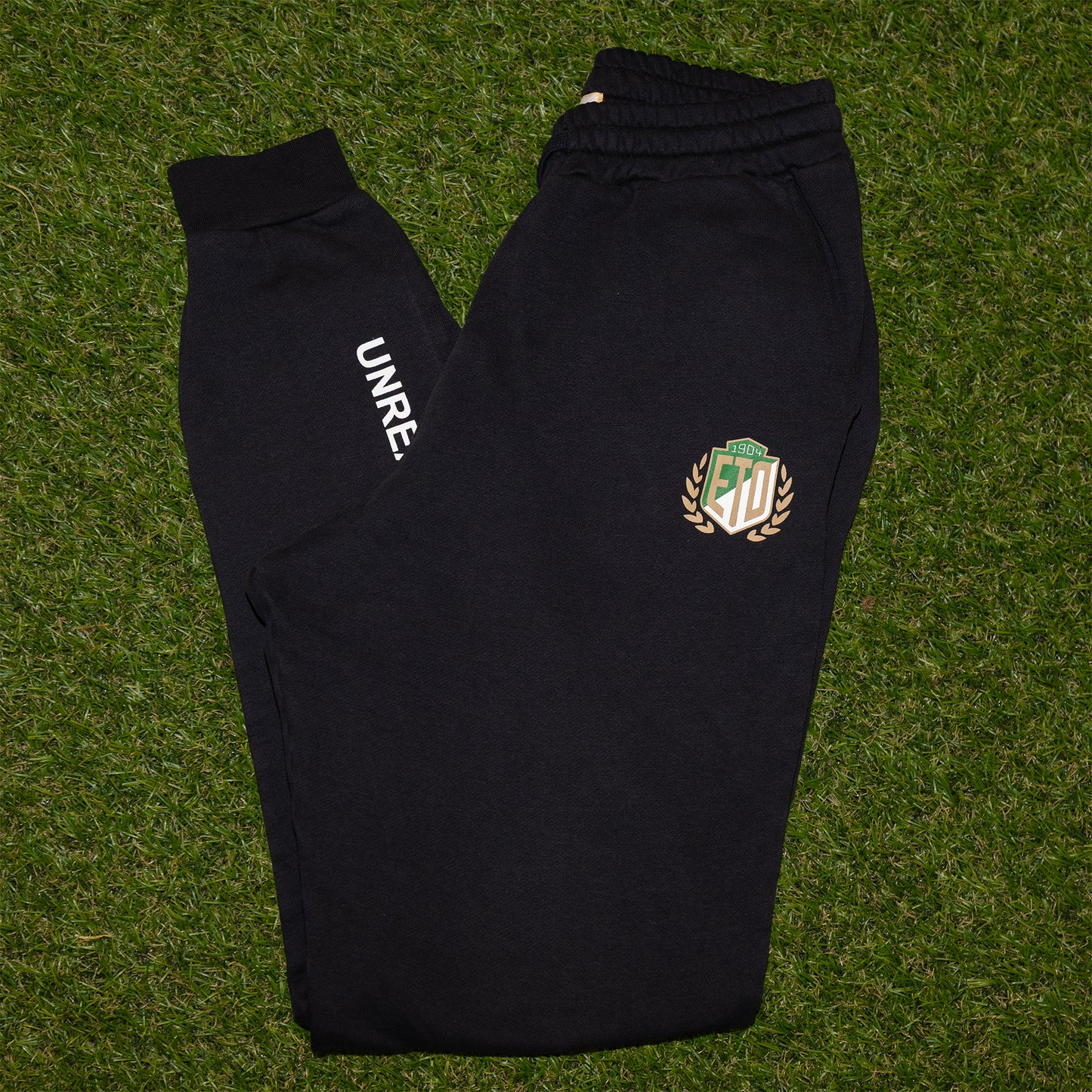 ETO × UNREAL Jogger Nadrág Fekete